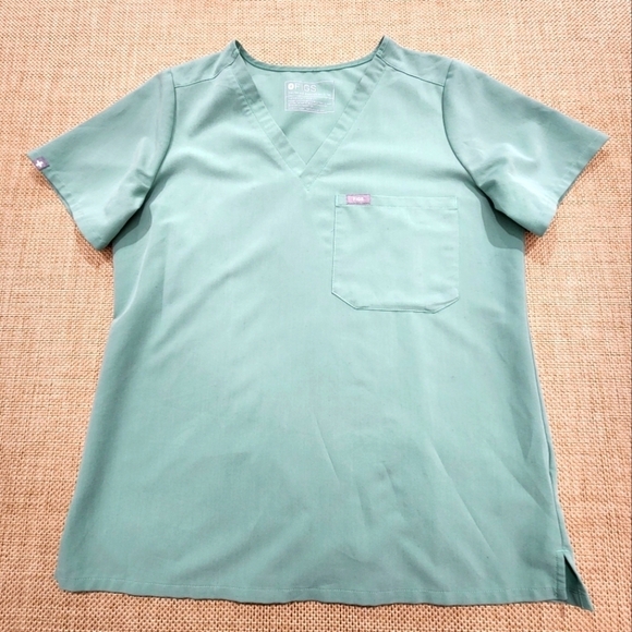 Figs Tops - Figs Women Scrub Top M Green Casma Three Pocket Short Sleeve V Neck‎